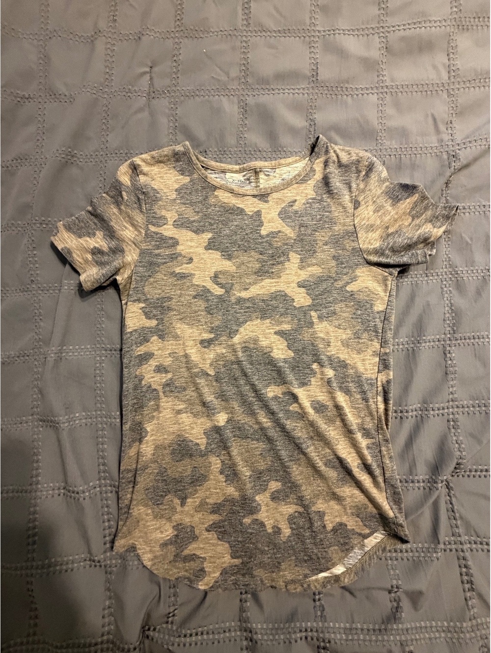 Art Class Women's Camo Pattern Short Sleeve T-Shirt Size L